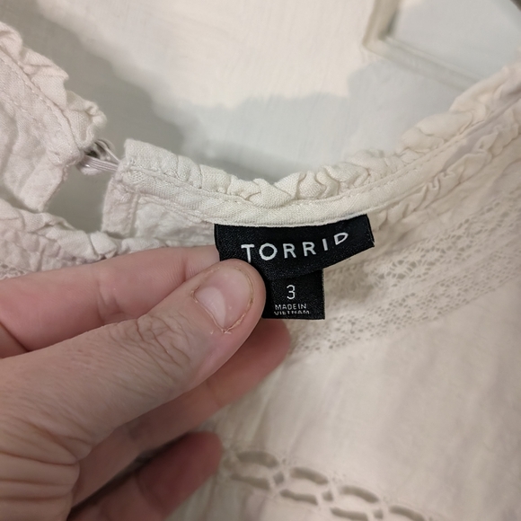 Torrid Simple 3x Off white Blouse - Picture 2 of 7